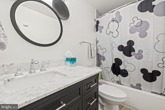 6116 KINGS COLOR DR, Fairfax, VA 22030