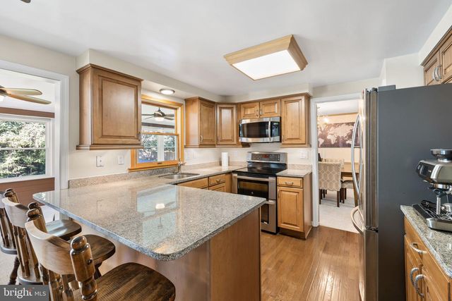 6116 KINGS COLOR DR, Fairfax, VA 22030