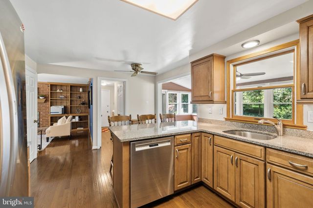 6116 KINGS COLOR DR, Fairfax, VA 22030