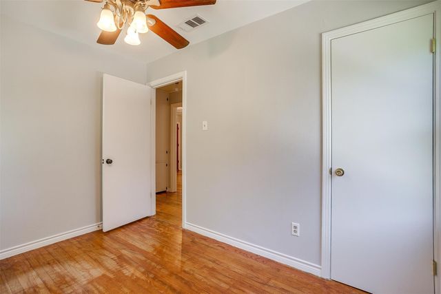 4944 Royal Drive, Fort Worth, TX 76116