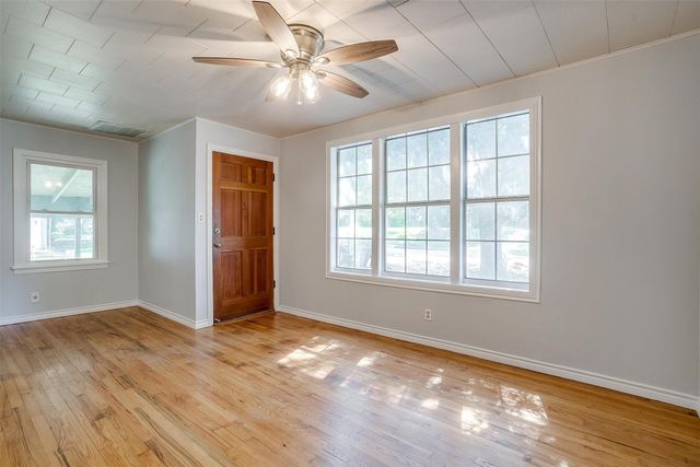 4944 Royal Drive, Fort Worth, TX 76116