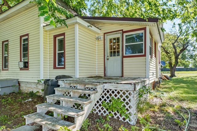 321 E Delaware, Westville, OK 74965
