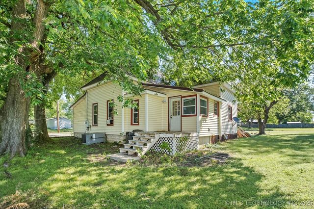 321 E Delaware, Westville, OK 74965