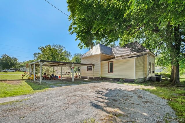 321 E Delaware, Westville, OK 74965