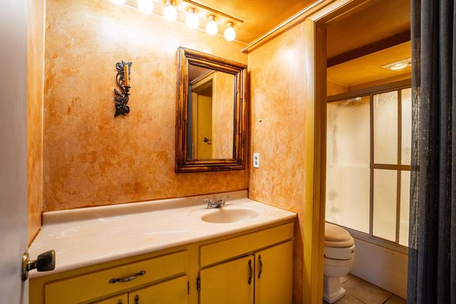 5190 Woodbridge LANE, Greenfield, WI 53221