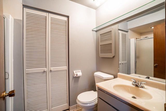 5190 Woodbridge LANE, Greenfield, WI 53221