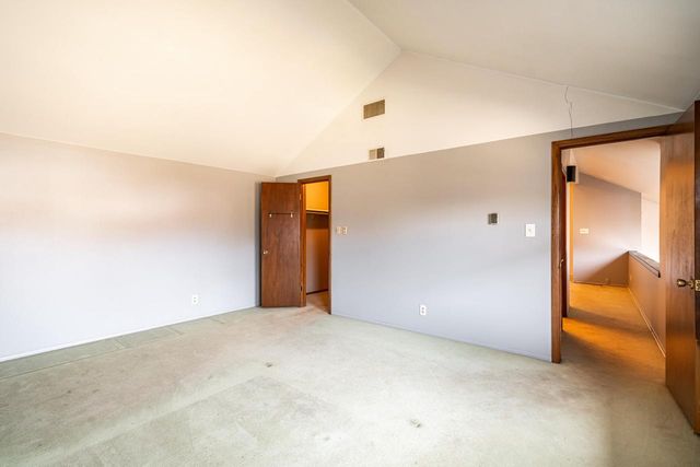 5190 Woodbridge LANE, Greenfield, WI 53221