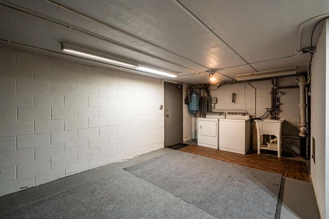 5190 Woodbridge LANE, Greenfield, WI 53221