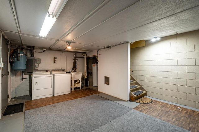 5190 Woodbridge LANE, Greenfield, WI 53221