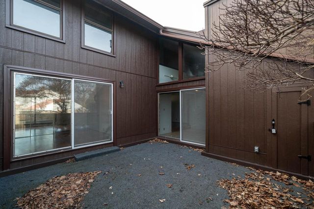 5190 Woodbridge LANE, Greenfield, WI 53221