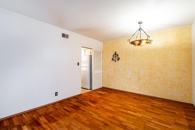 5190 Woodbridge LANE, Greenfield, WI 53221