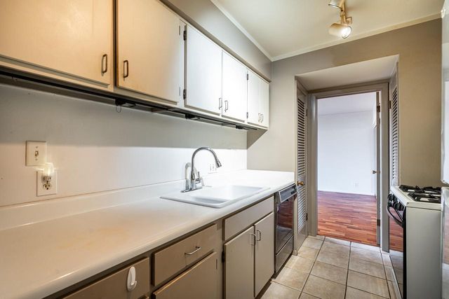 5190 Woodbridge LANE, Greenfield, WI 53221