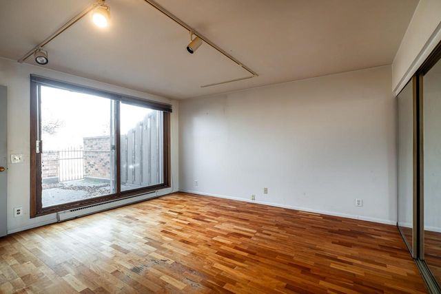 5190 Woodbridge LANE, Greenfield, WI 53221