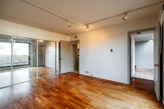 5190 Woodbridge LANE, Greenfield, WI 53221