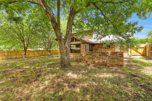 925 Holiday Drive, Sherman, TX 75090