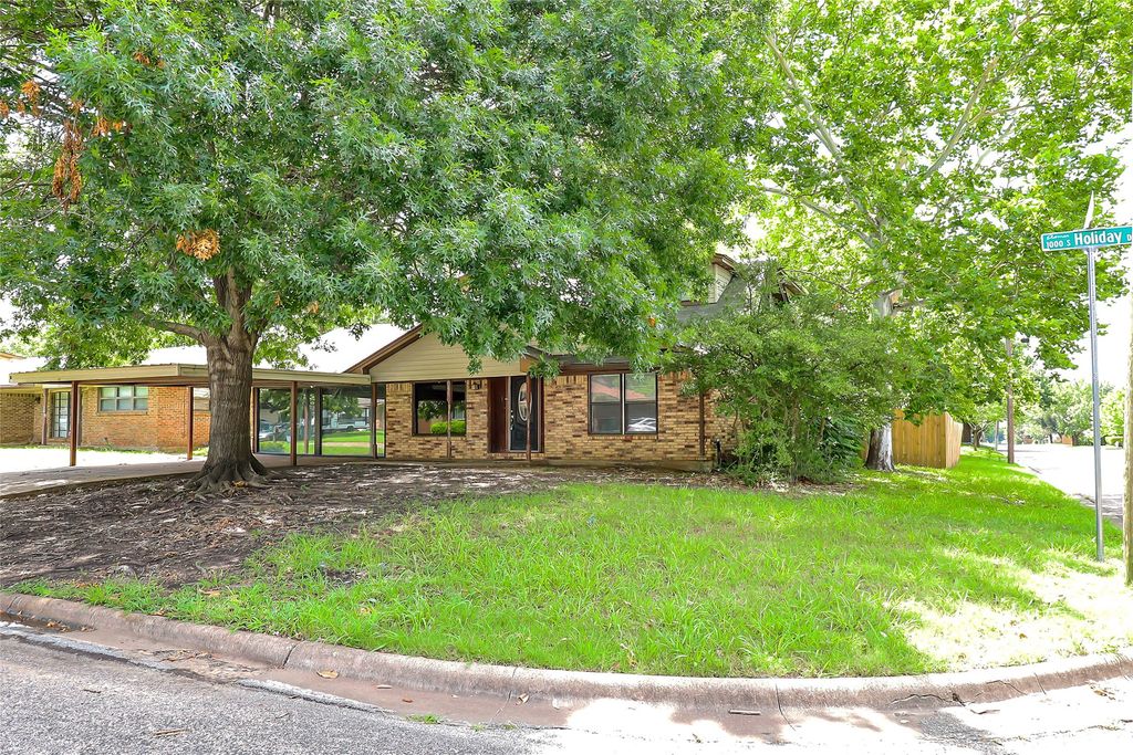 925 Holiday Drive, Sherman, TX 75090