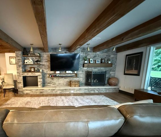 3105 E Landstrom Road, Rockford, IL 61107