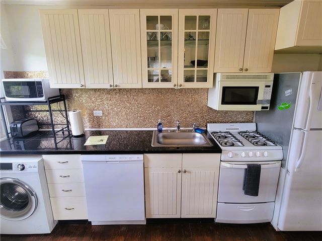 11 Hammond Street 3, Newport, RI 02840