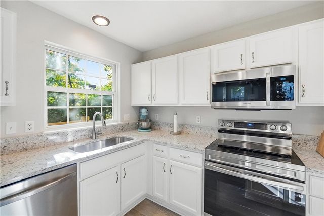 1559 Doddington Road, Kettering, OH 45409