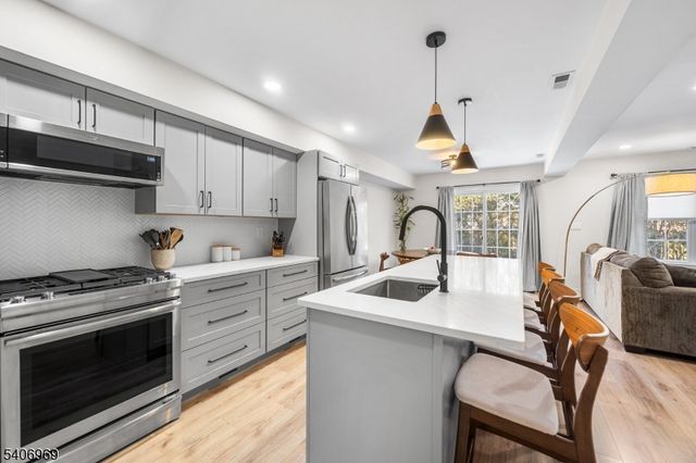 31 Angela Way, Berkeley Heights Twp., NJ 07922