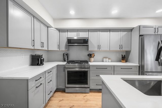 31 Angela Way, Berkeley Heights Twp., NJ 07922