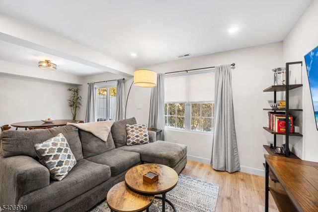 31 Angela Way, Berkeley Heights Twp., NJ 07922