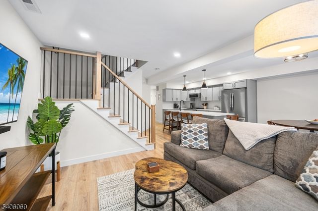 31 Angela Way, Berkeley Heights Twp., NJ 07922