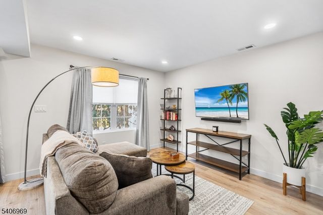 31 Angela Way, Berkeley Heights Twp., NJ 07922