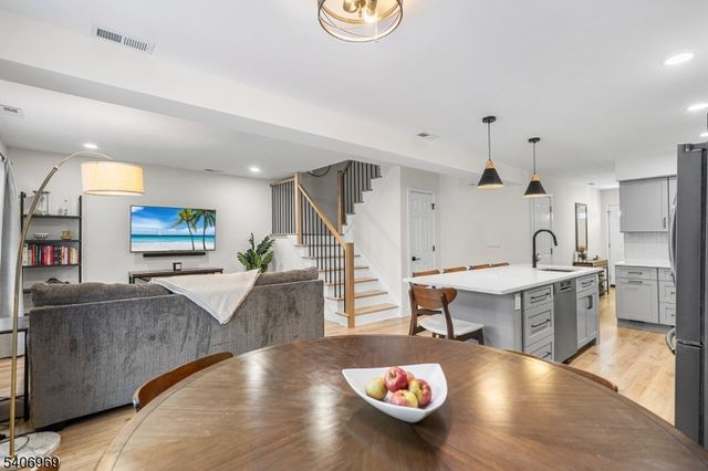 31 Angela Way, Berkeley Heights Twp., NJ 07922