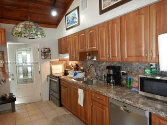 29 Bonefish Ave, Key Largo, FL 33037