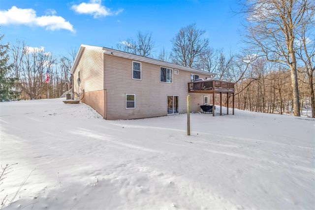 10001 Pioneer Road, Osseo, MI 49266