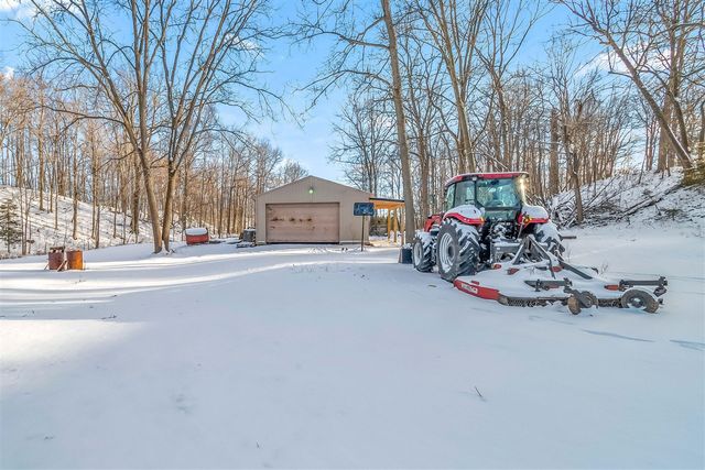 10001 Pioneer Road, Osseo, MI 49266