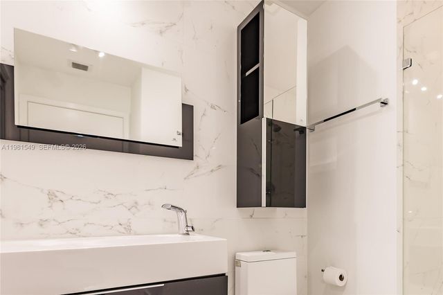 1111 SW 1st Ave 3216-N, Miami, FL 33130