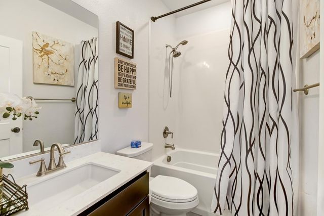 8176 Seahorse Way, Elk Grove, CA 95757