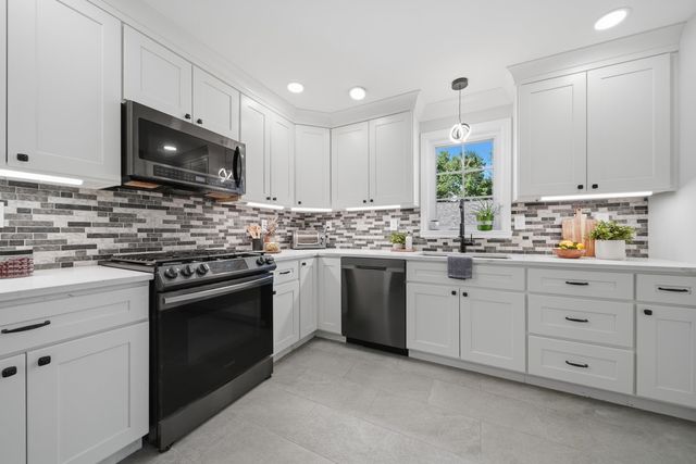 17 Trues Parkway, Sandown, NH 03873