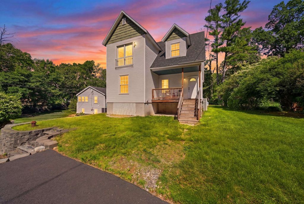 17 Trues Parkway, Sandown, NH 03873