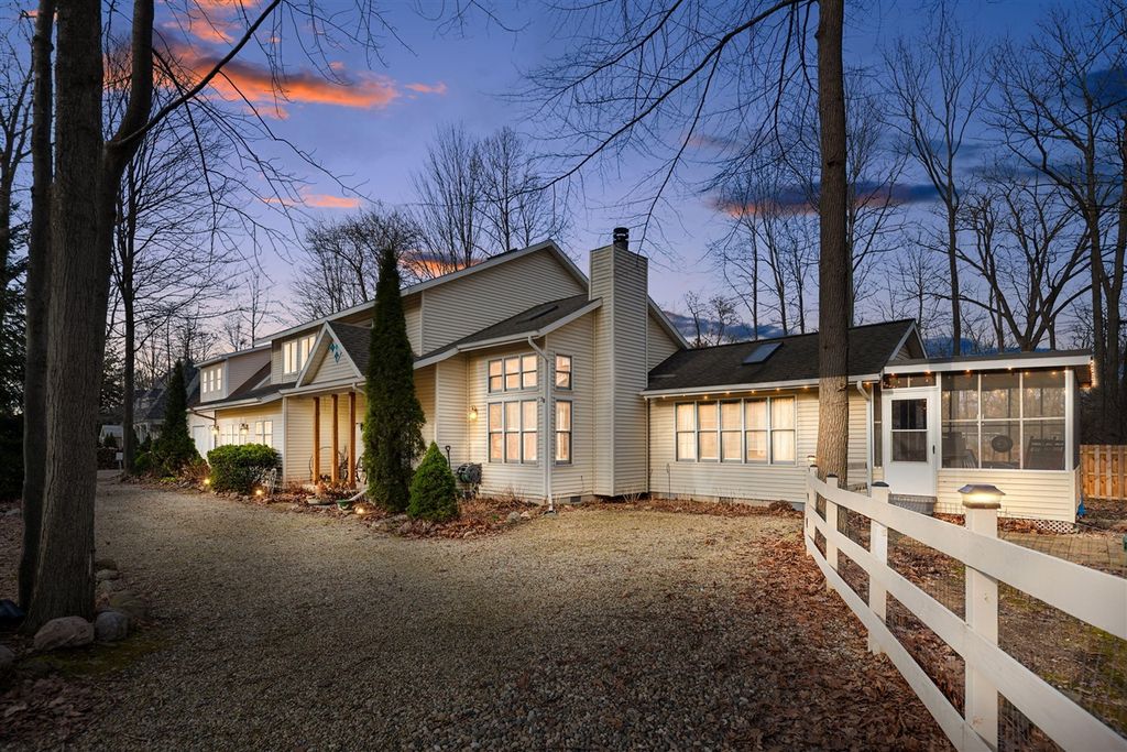 9177 Shady Lane, Lakeside, MI 49116