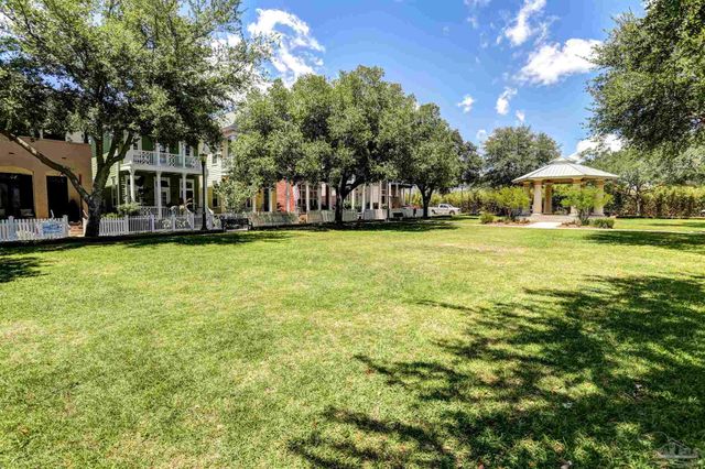20 W Gathering Green, Pensacola, FL 32502