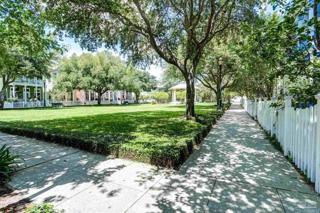 20 W Gathering Green, Pensacola, FL 32502