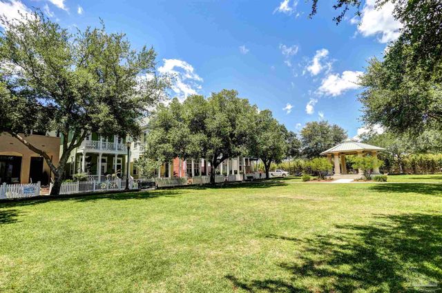 20 W Gathering Green, Pensacola, FL 32502