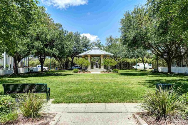 20 W Gathering Green, Pensacola, FL 32502
