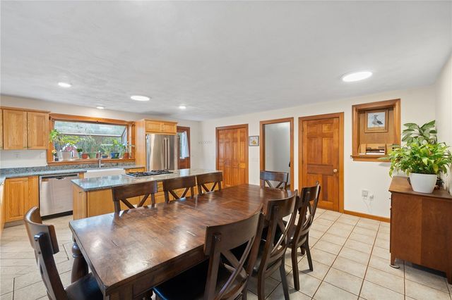 511 Tripps Corner Road, Exeter, RI 02822