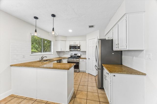 1043 Danforth Drive, Houston, TX 77062