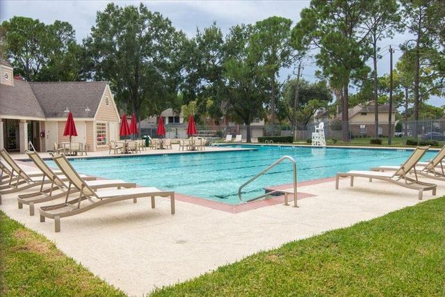 1043 Danforth Drive, Houston, TX 77062