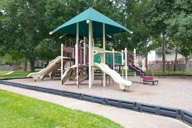 1043 Danforth Drive, Houston, TX 77062