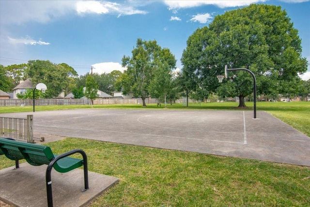 1043 Danforth Drive, Houston, TX 77062