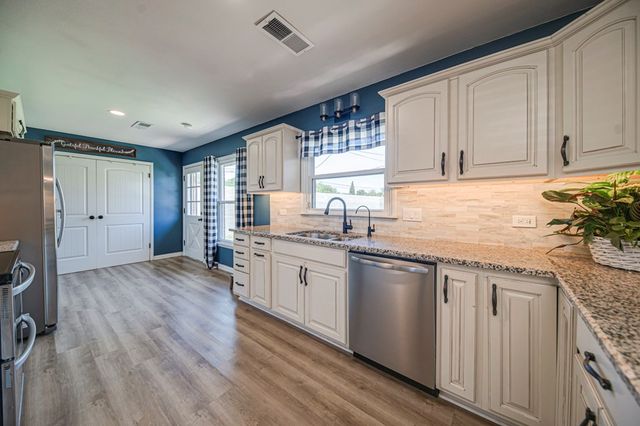 2212 Sinclair Ave, Midland, TX 79705