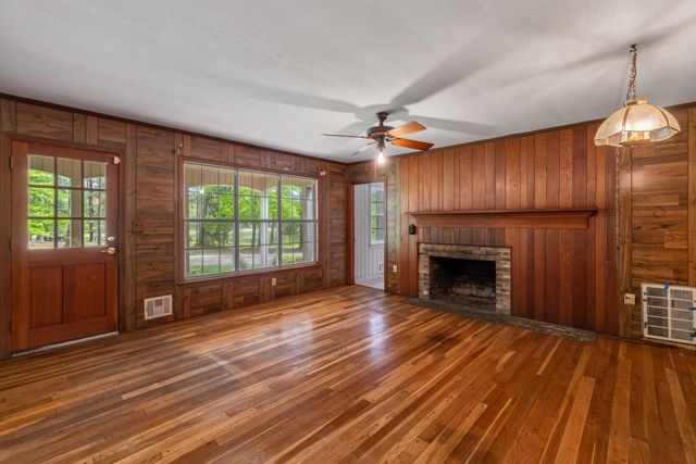 2 Village Ln., Hattiesburg, MS 39402