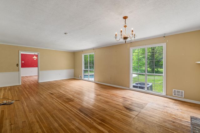 2 Village Ln., Hattiesburg, MS 39402