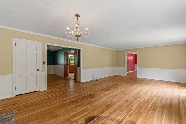 2 Village Ln., Hattiesburg, MS 39402